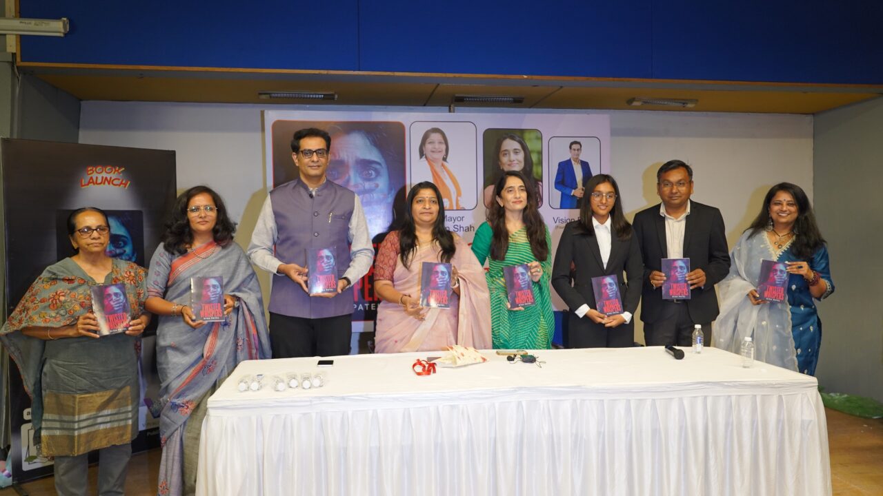 બુક લોન્ચ: અમદાવાદમાં દીક્ષા પટેલના પુસ્તક ‘ટ્વિસ્ટેડ વ્હિસ્પર્સ’ (Twisted Whispers) નું વિમોચન કરાયું
